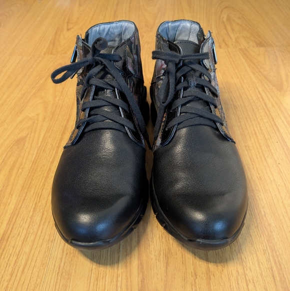 Naot Polaris Floral Leather Side Zip Ankle Boot Sneaker Size 40 US 9 - Picture 3 of 10